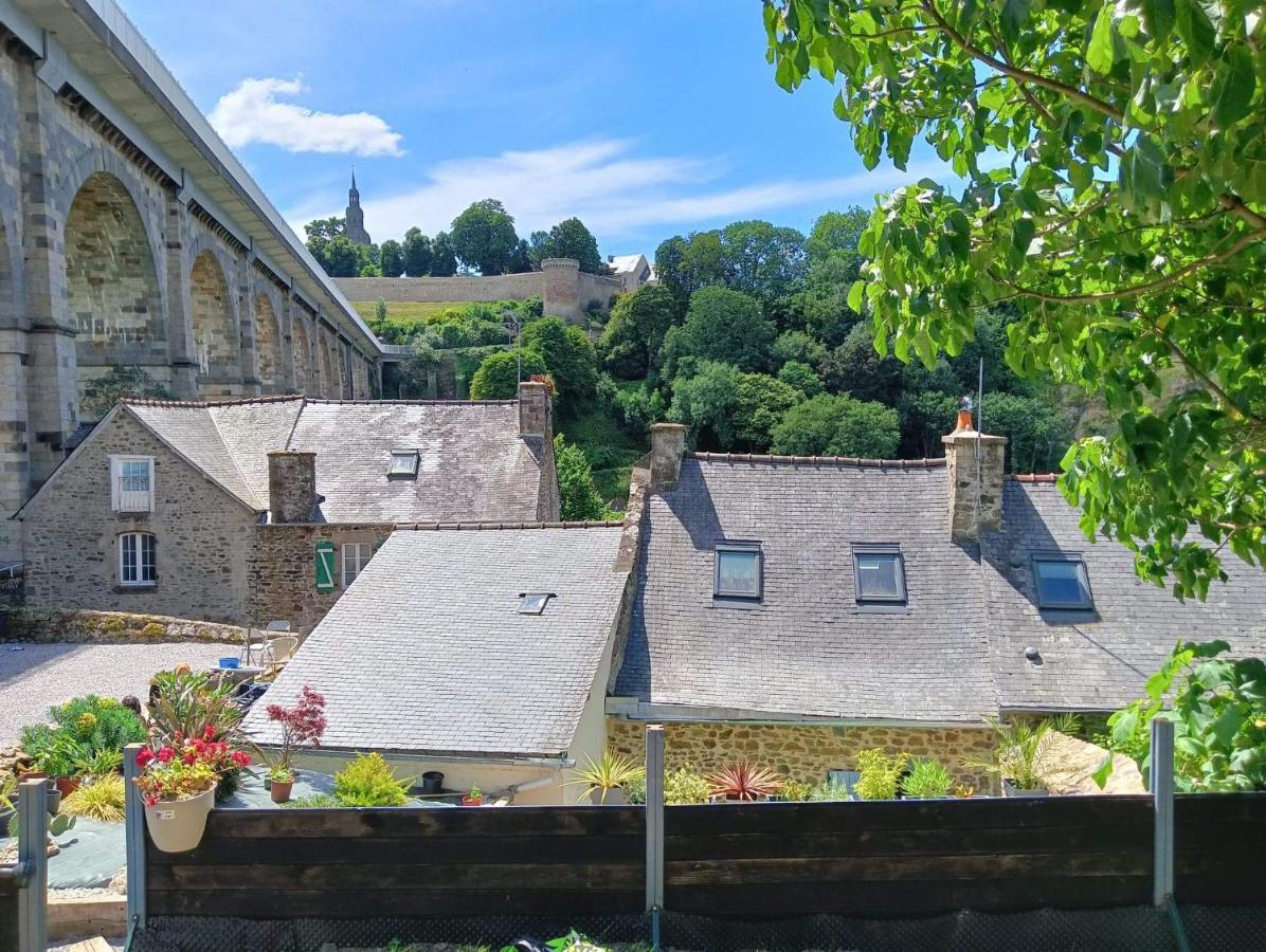 Chambre D'Hote Familiale De La Maison Bleue Lanvallay Екстериор снимка
