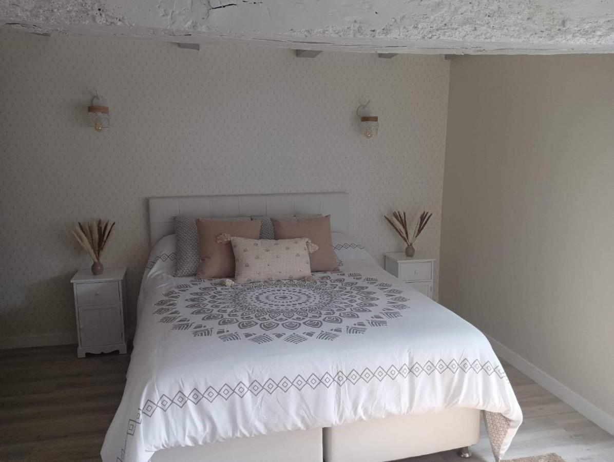 Chambre D'Hote Familiale De La Maison Bleue Lanvallay Екстериор снимка