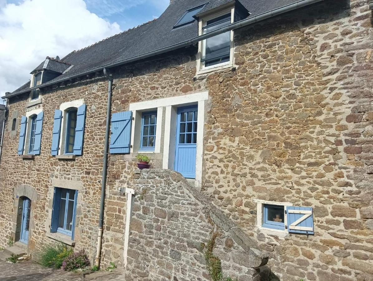 Chambre D'Hote Familiale De La Maison Bleue Lanvallay Екстериор снимка