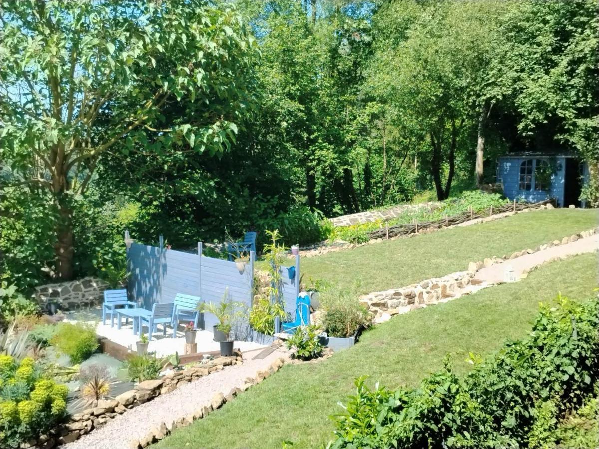 Chambre D'Hote Familiale De La Maison Bleue Lanvallay Екстериор снимка