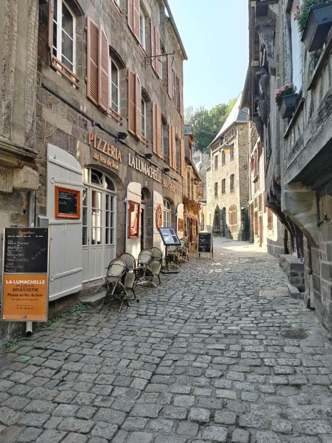 Chambre D'Hote Familiale De La Maison Bleue Lanvallay Екстериор снимка