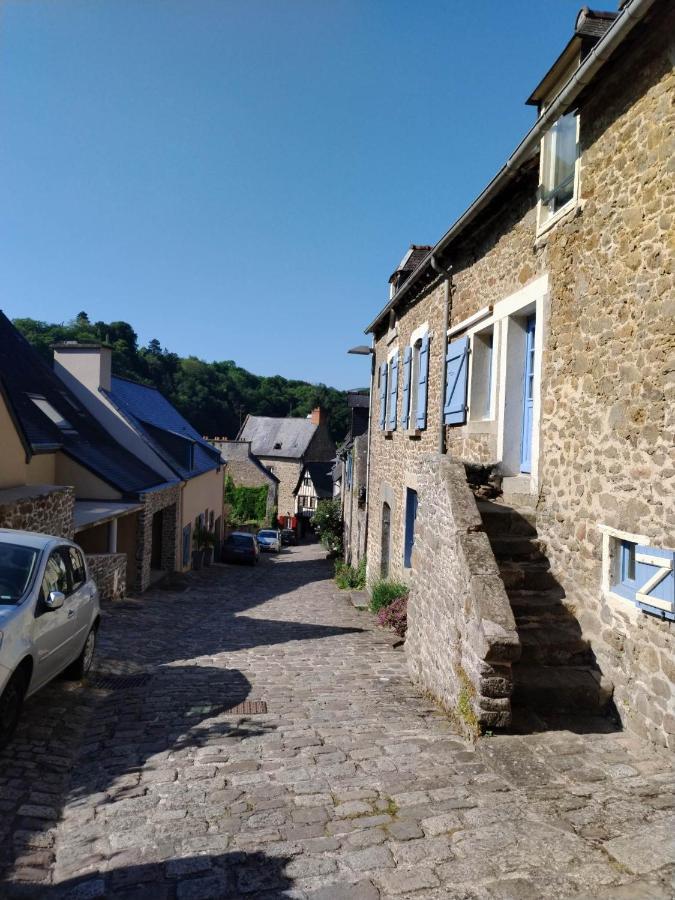 Chambre D'Hote Familiale De La Maison Bleue Lanvallay Екстериор снимка