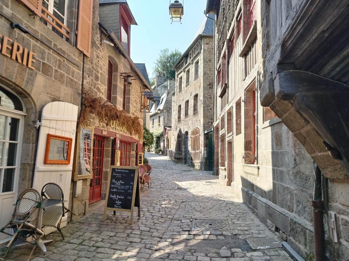 Chambre D'Hote Familiale De La Maison Bleue Lanvallay Екстериор снимка