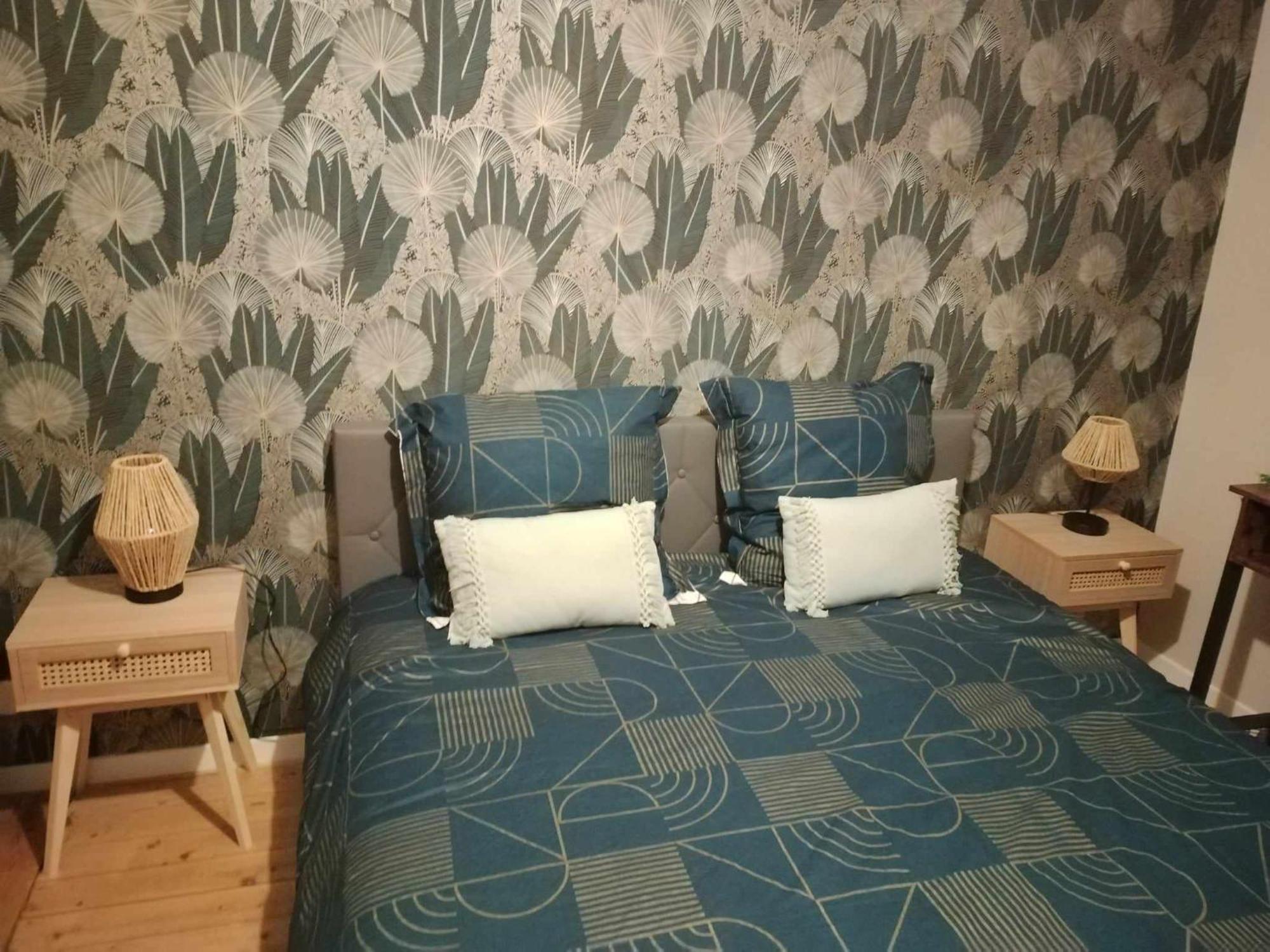 Chambre D'Hote Familiale De La Maison Bleue Lanvallay Екстериор снимка